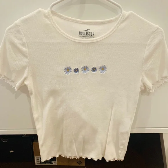 Hollister Tops Size Xs Hollister White Lettuce Trim Short